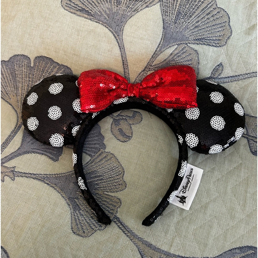 Sequin Minnie mouse